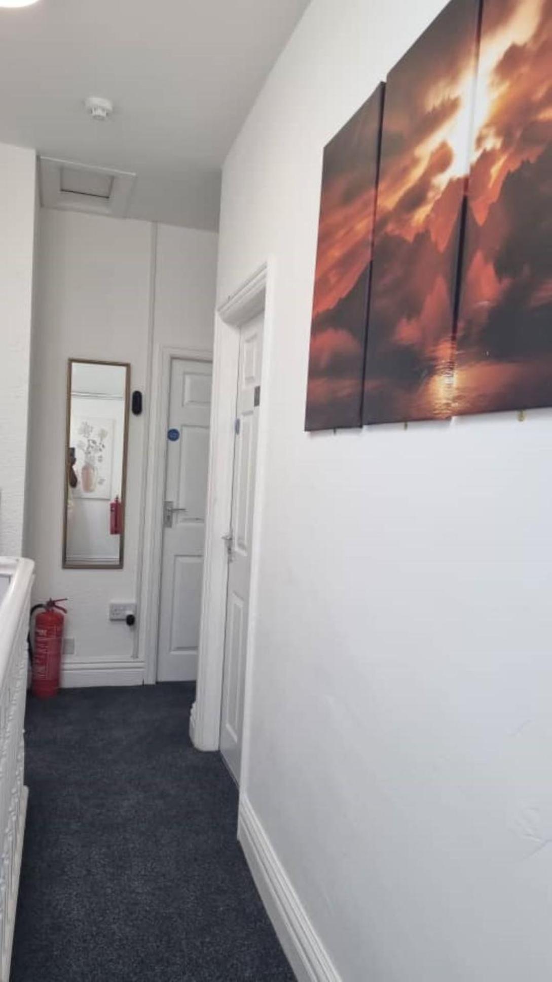 Pinnacle Hotel And Suites Formerly Jean Martyn Hotel Blackpool Extérieur photo